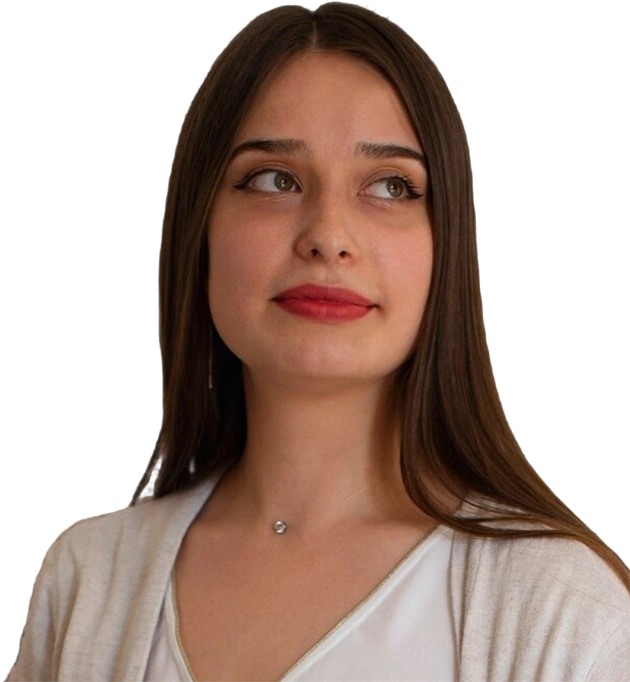 img-psic-transparencia-cuadro-1 Una joven de cabello castaño largo y camisa blanca, que mira hacia su izquierda con expresión neutra, lleva un collar pequeño y un cárdigan de color claro. A sus 25 años, irradia confianza, encarnando el espíritu de YOSOY.